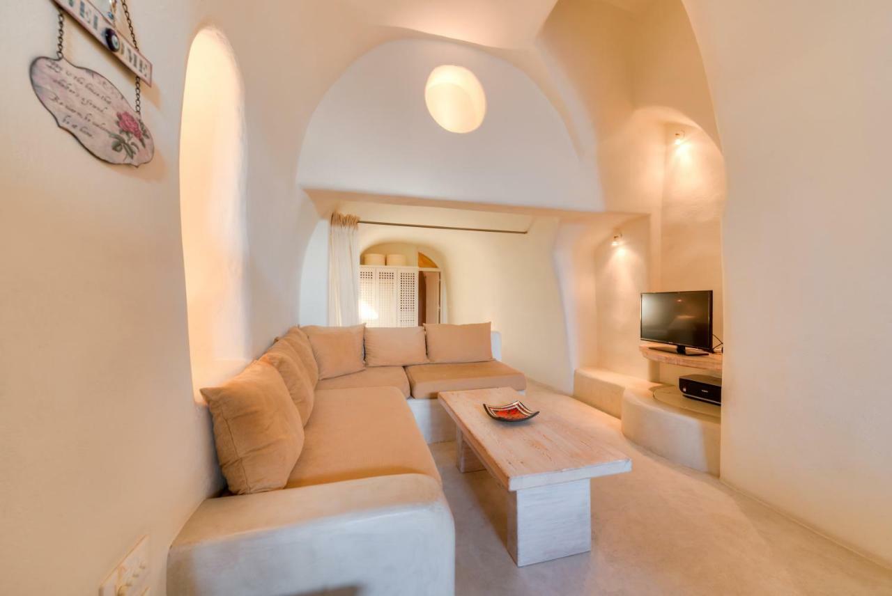 Вилла Christina'S Cave House Тира Экстерьер фото